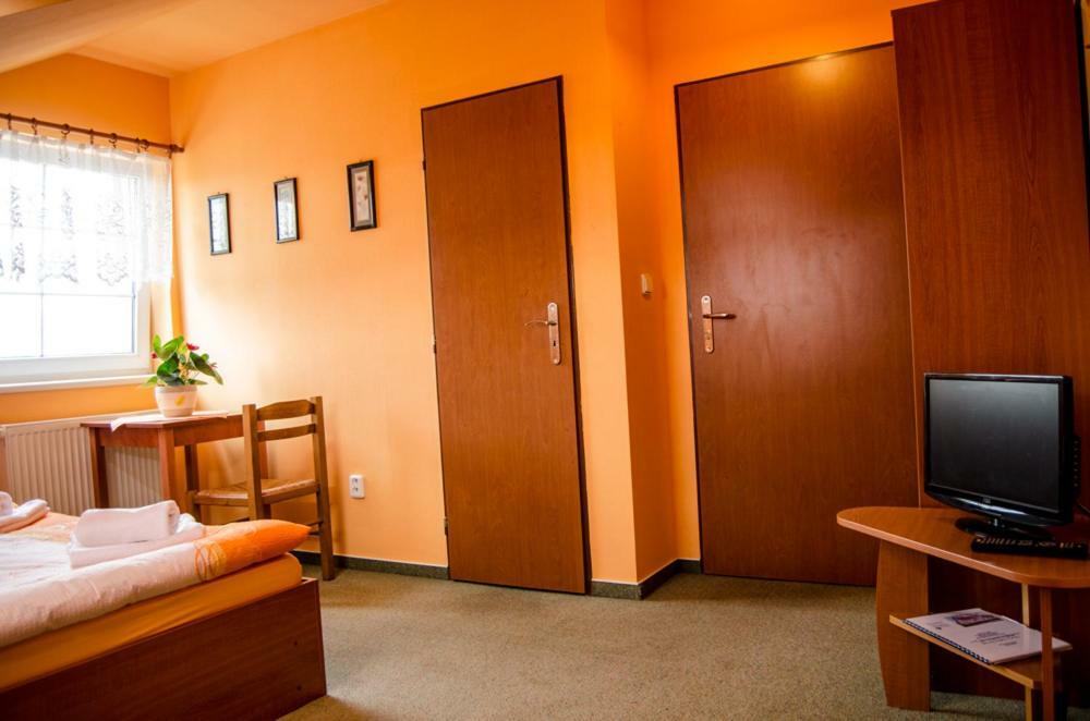 Penzion Vinarna U Hroznu Hotel Veseli nad Moravou Exterior photo